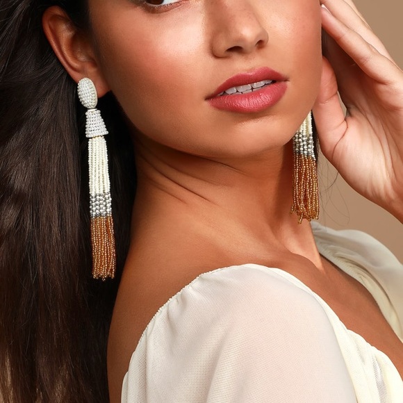 Gold and White beaded tassel earrings - Picture 4 of 6